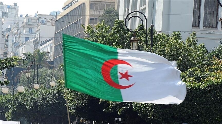Cezayir hava sahasını BAE uçaklarına kapatıyor