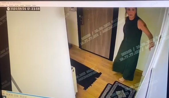 Sarkici Gullu Yalovada Evinin Balkonun 934380 277500 (1)