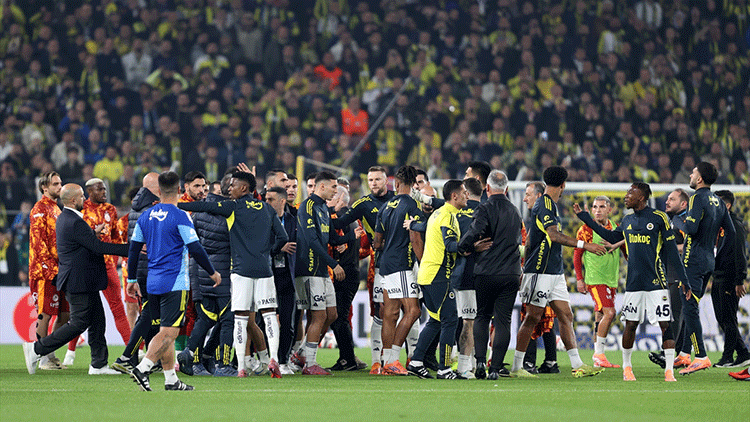 Derbide henüz düdük çalmadan kavga çıktı!