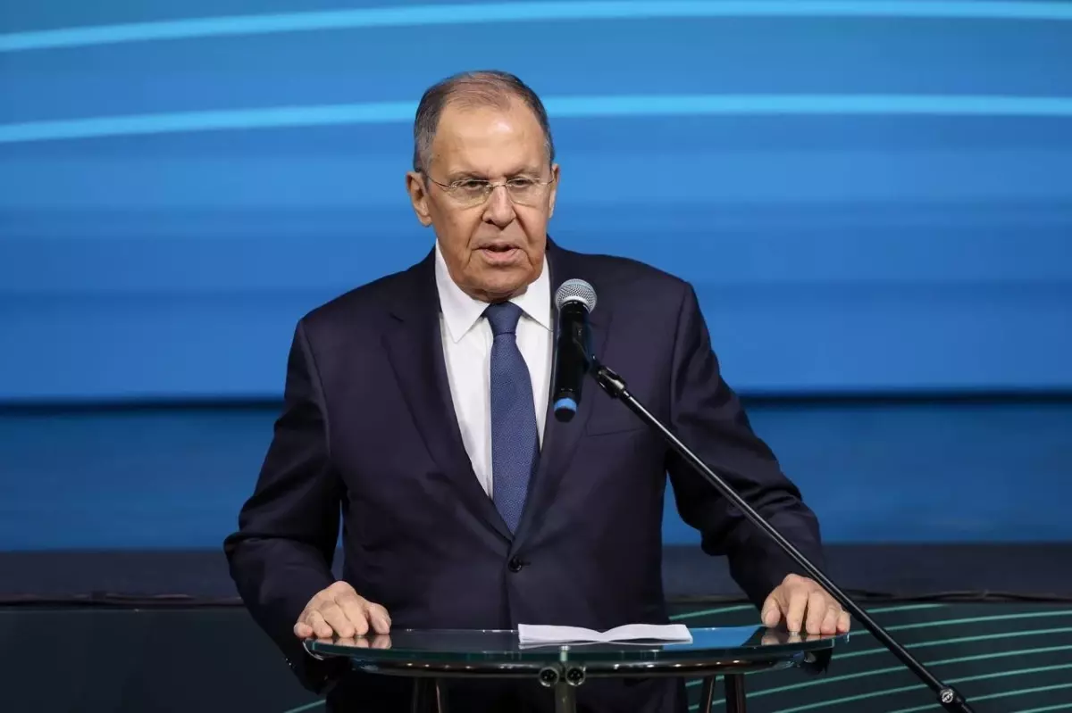 Lavrov: Afganistan ve komşu ülkelerde NATO altyapısı kabul edilemez