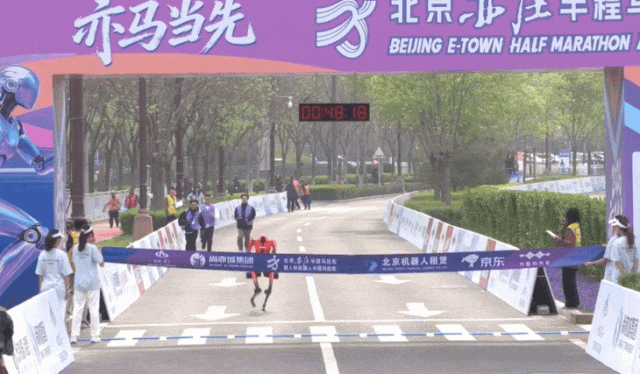 Çin’de robotlar maratonu zorladı: İnsan seviyesine yaklaştılar