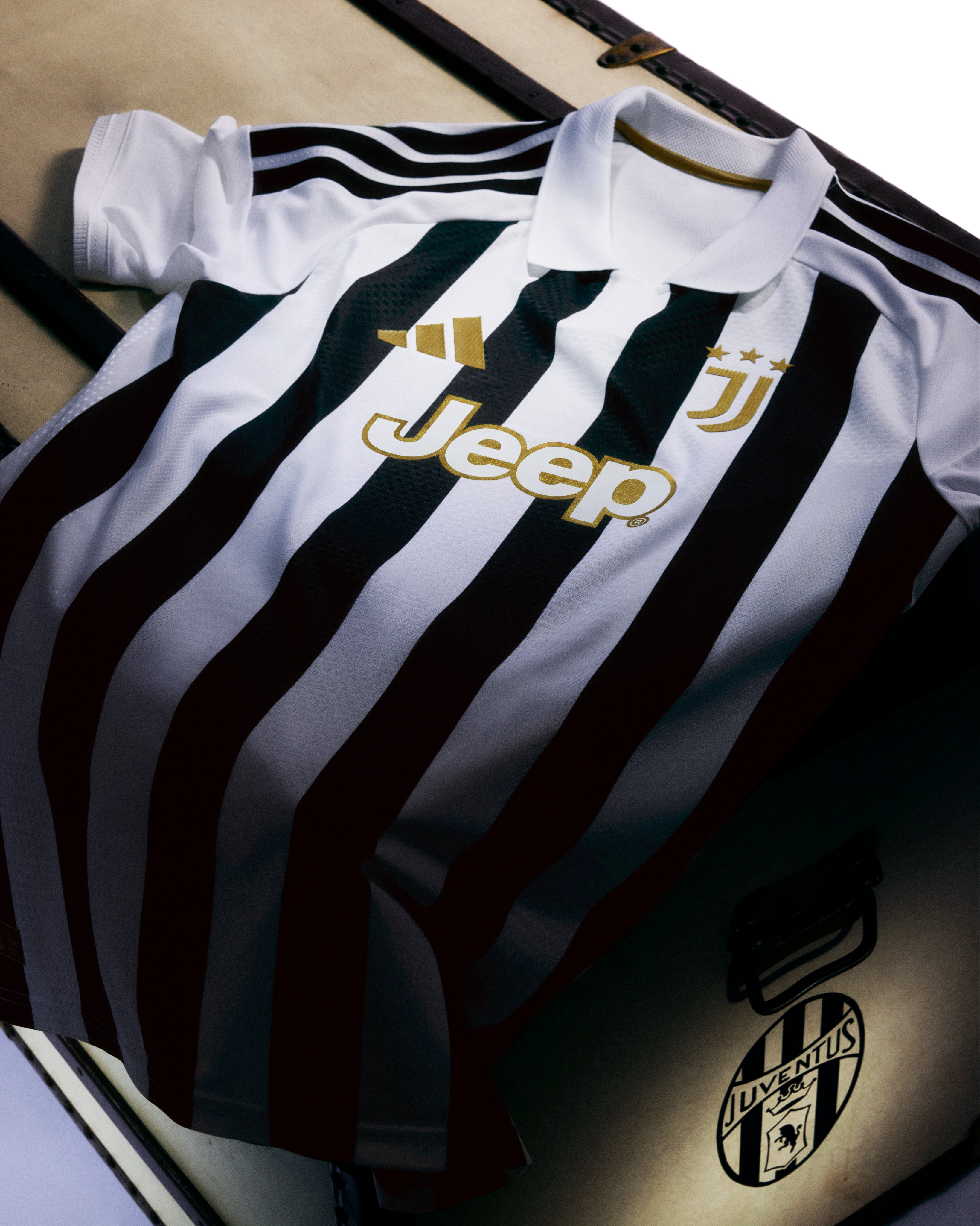 Juventus yeni iç saha formasını tanıttı!