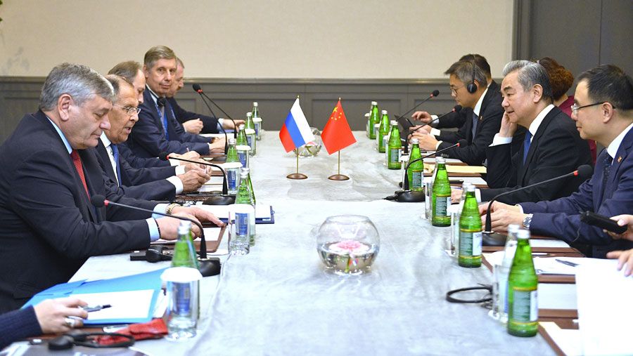 Wang Yi ve Lavrov Bakü'de görüştü: Stratejik işbirliği derinleşecek