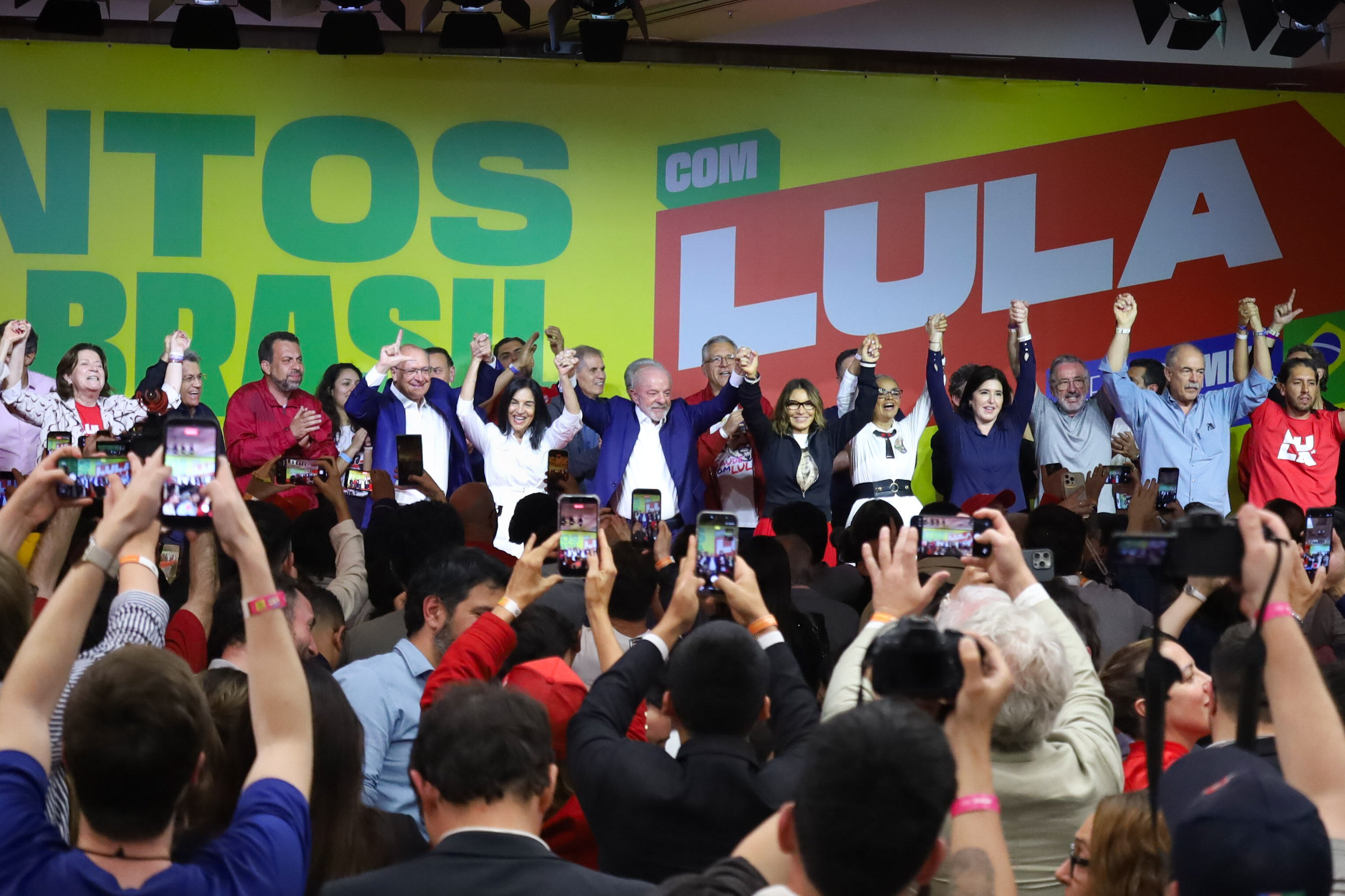 Brezilya’da seçim ikinci tura kaldı: Lula ile Flávio Bolsonaro karşı karşıya