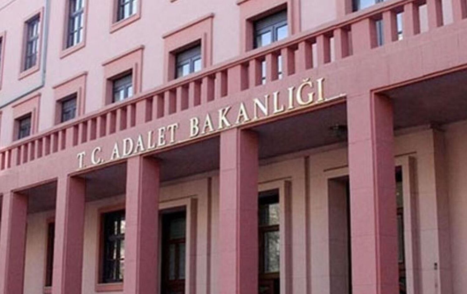 Adalet Bakanlığı'ndan "fon soruşturmasında bilgi sızdırıldı" iddiasına yanıt