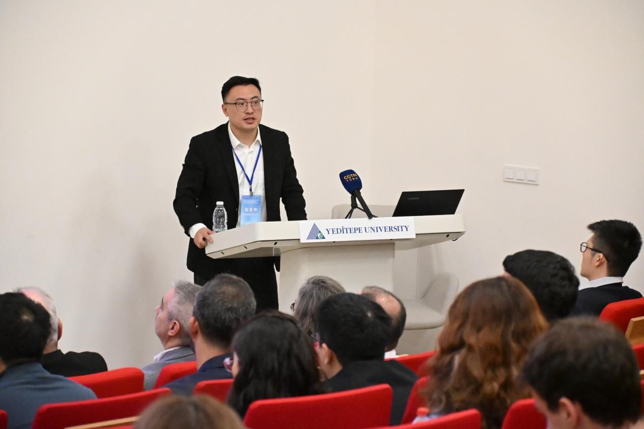 Nankai Üniversitesi Zhou Enlai Hükümet Yönetimi Fakültesi Dekan Yardımcısı Prof. Dr. Zhang Falin