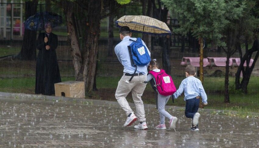 İstanbul'da okullar yarın da tatil edildi