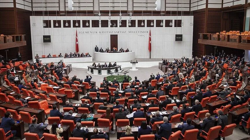Erdoğan kürsüye çıktı, Özgür Özel ve milletvekilleri salondan ayrıldı