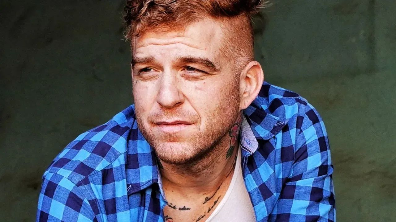 Gökhan Özoğuz neden boşandı, kimle evliydi? Gökhan Özoğuz kim, nereli? Athena'nın solisti tek celsede bitirdi...