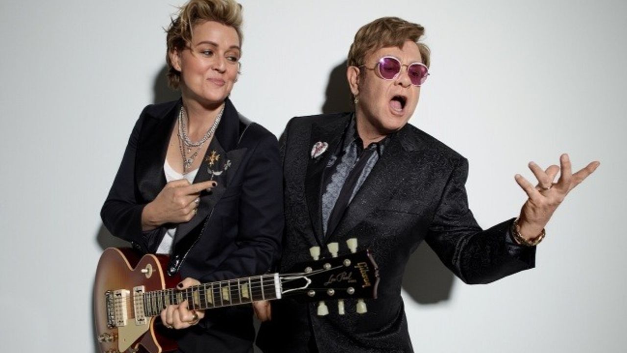 Elton John kariyerinde 10’uncu kez müzik listelerinde zirvede