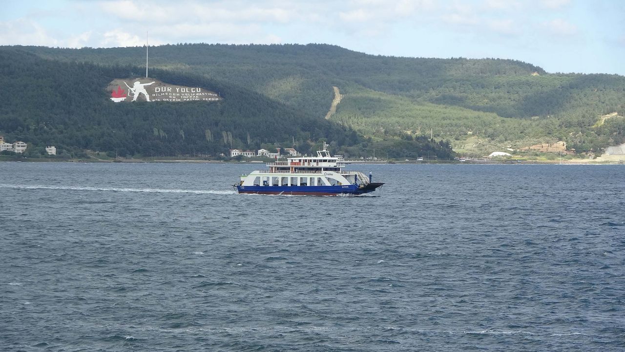 Bozcaada ve Gökçeada'ya tüm feribot seferleri iptal edildi
