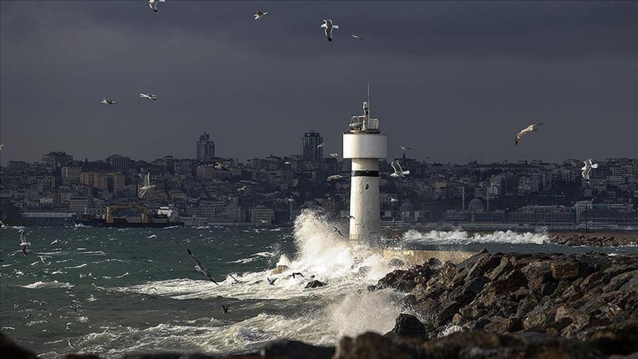 İstanbul Valiliği'nden kuvvetli fırtına uyarısı