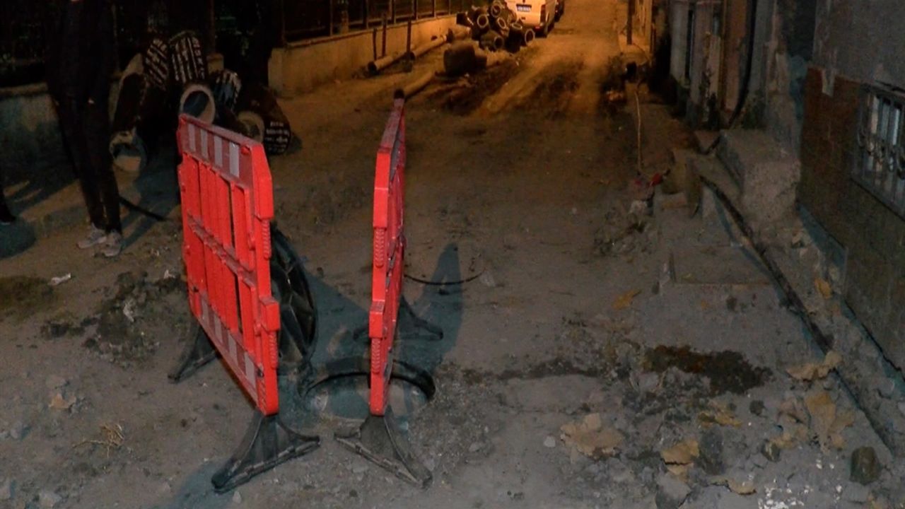 Bayrampaşa'da rögarda patlama; sokak trafiğe kapatıldı