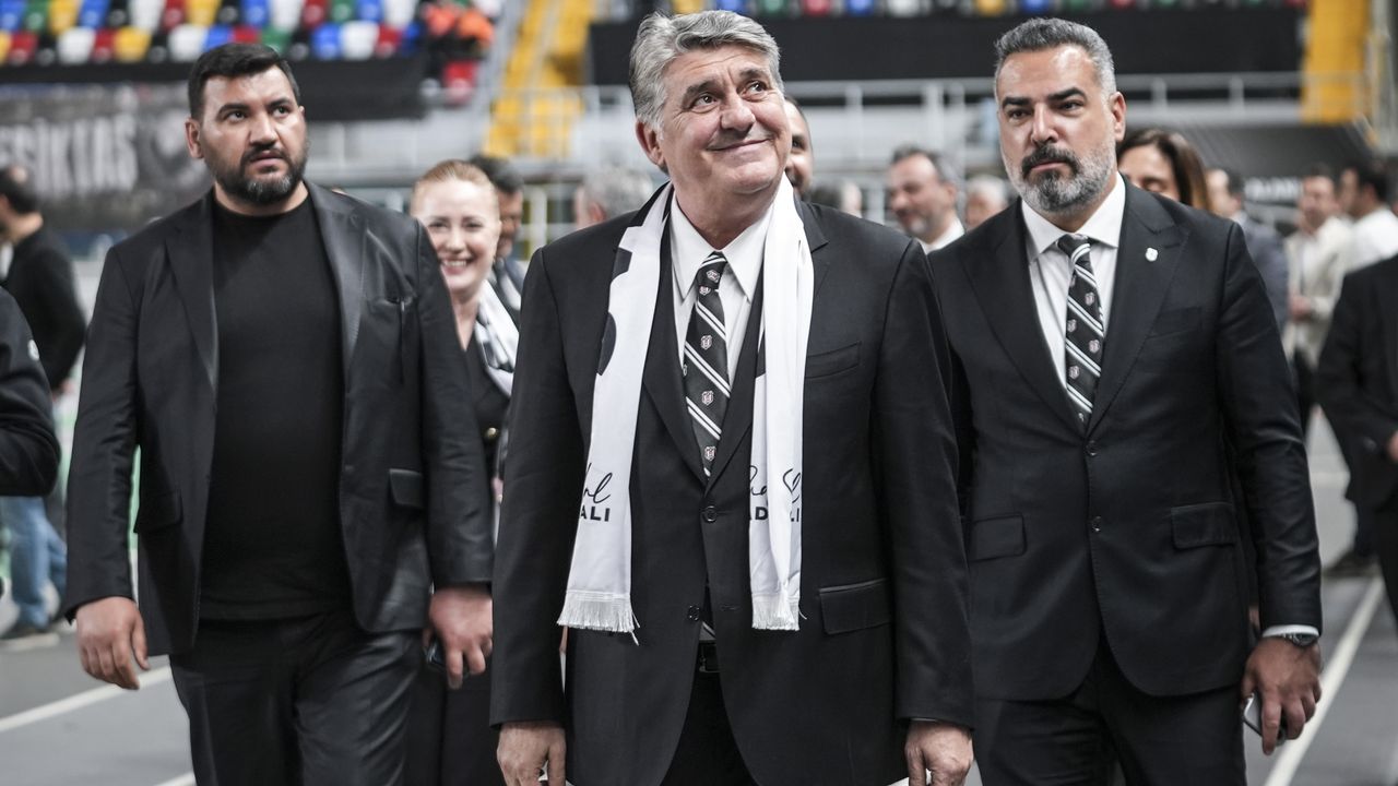 Serdal Adalı ve yönetimi, mazbatalarını aldı