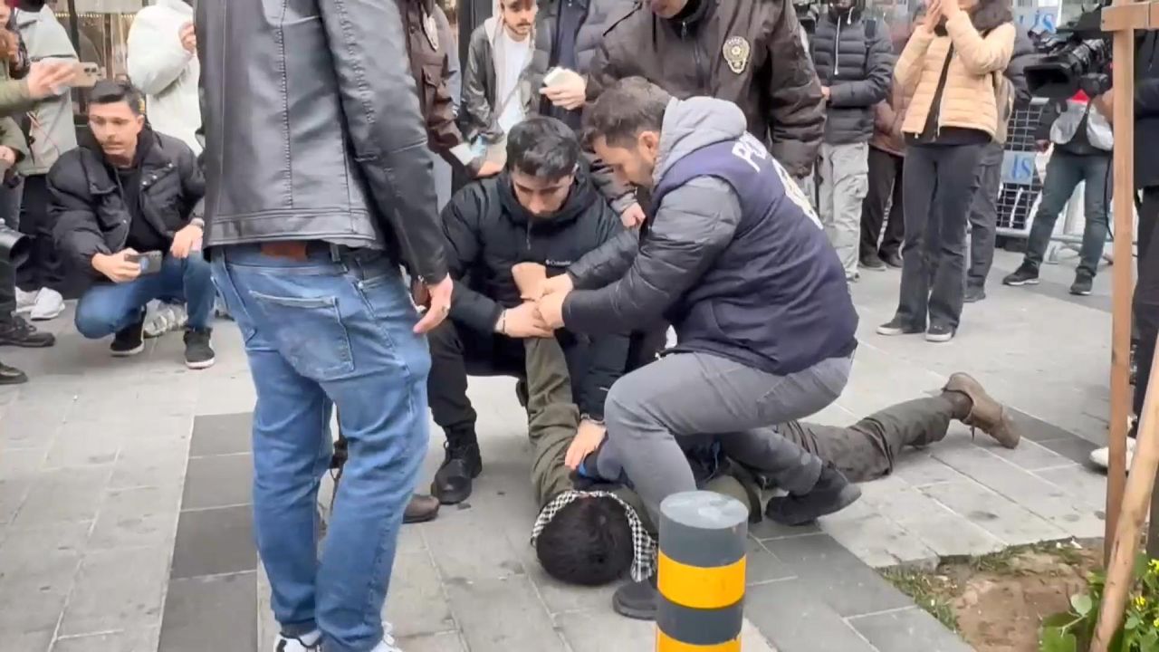 İstanbul'da 1 Mayıs: 384 kişi gözaltına alındı