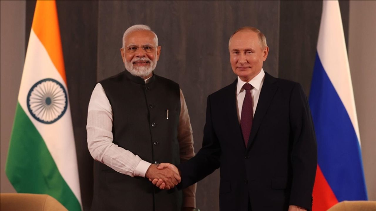 Putin, Modi ile telefonda görüştü