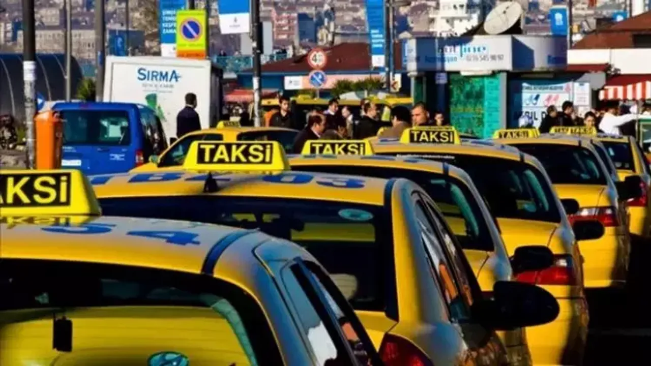 İstanbul'da taksicilerden 8+1 uygulamasına protesto