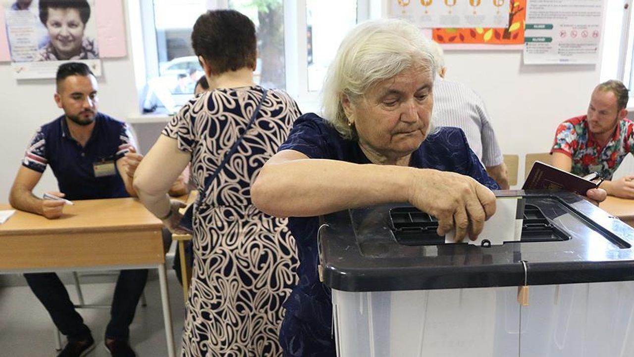 Arnavutluk'taki genel seçimde oy kullanma işlemi başladı