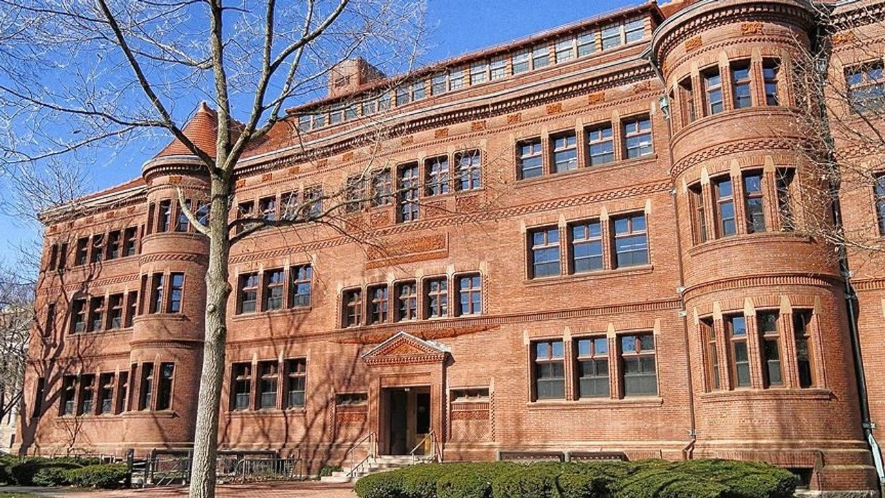 Harvard'a yeni federal fon verilmeyeceği açıklandı