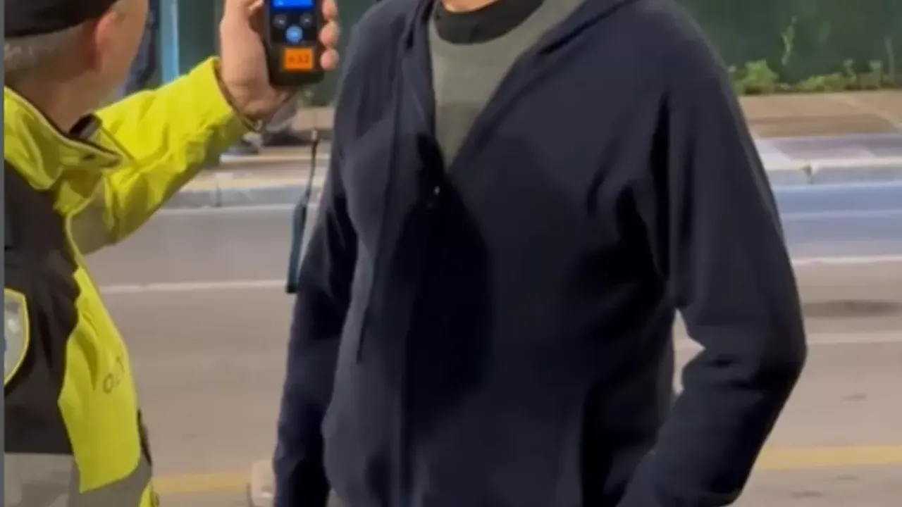 Yunanistan'da polisler Başbakan Mitsotakis'e alkolmetre üfletti