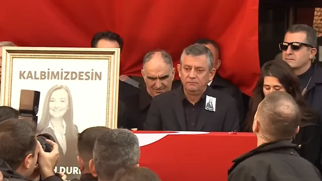 Gülşah Durbay'a veda... Özgür Özel gözyaşlarına hakim olmadı!