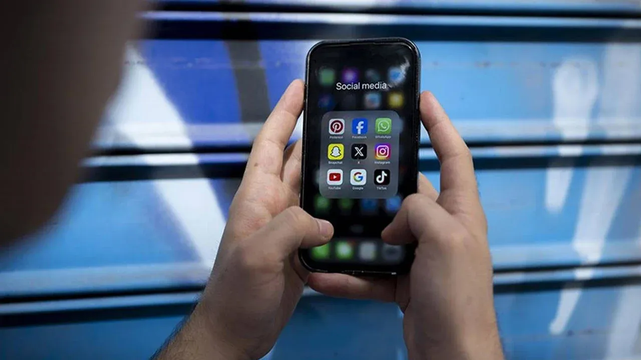 Fransa’da 15 yaş altına sosyal medya yasağına meclis onayı