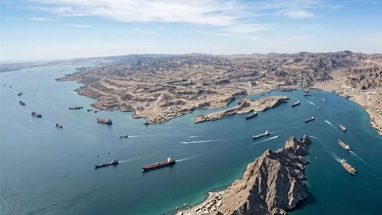 İran, Hürmüz Boğazı'ndan geçiş şartlarını açıkladı