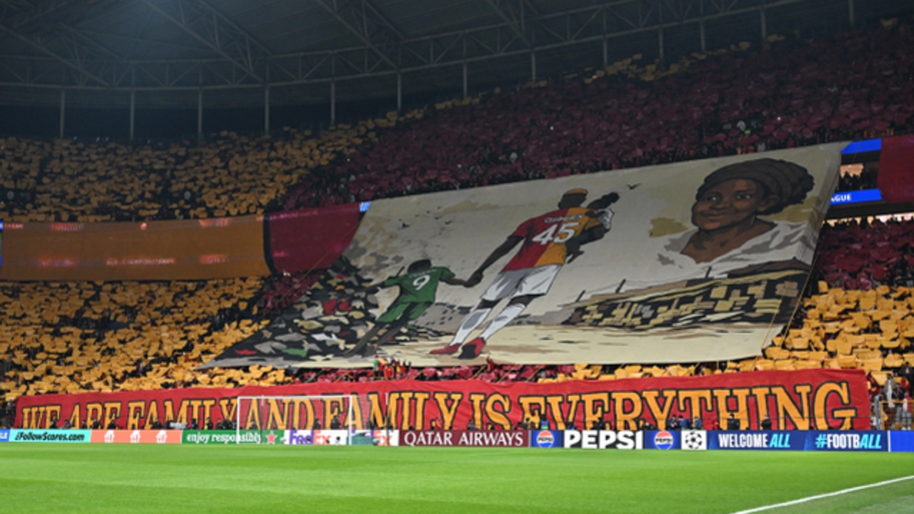 Victor Osimhen Koleji Tribününe Özel Görsel Şov