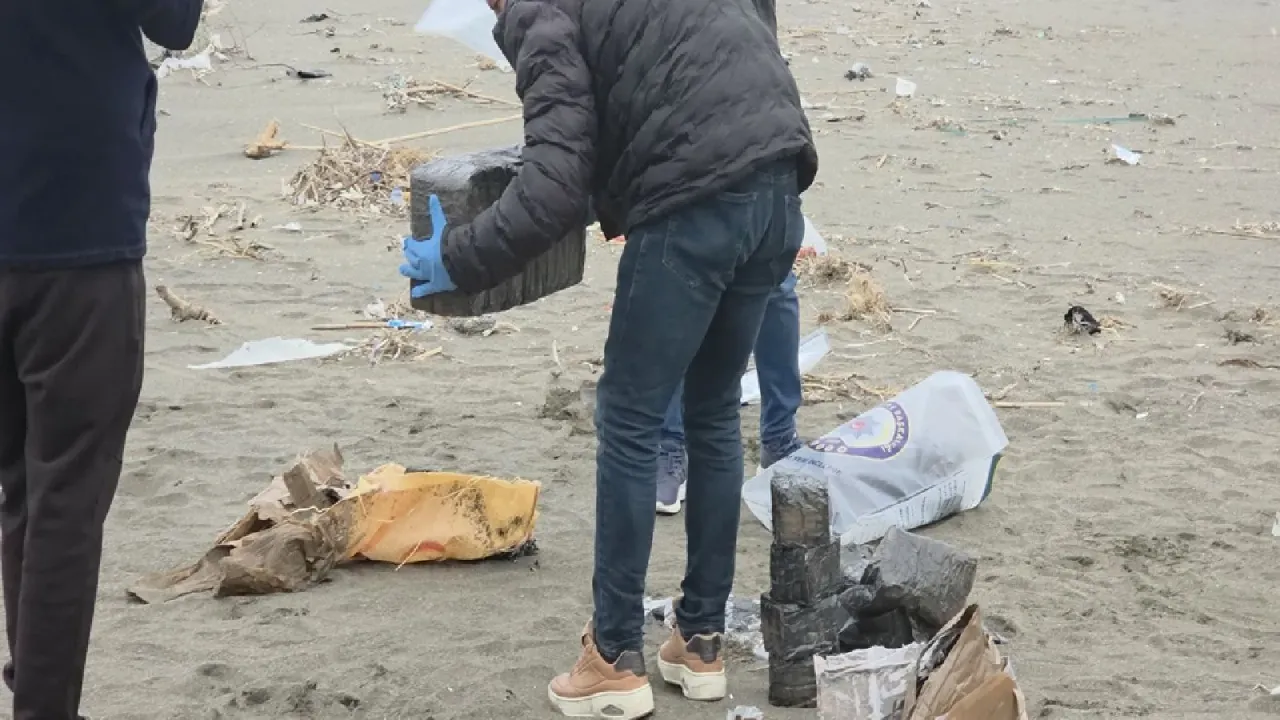 Hatay’da sahile vuran çuvaldan uyuşturucu çıktı