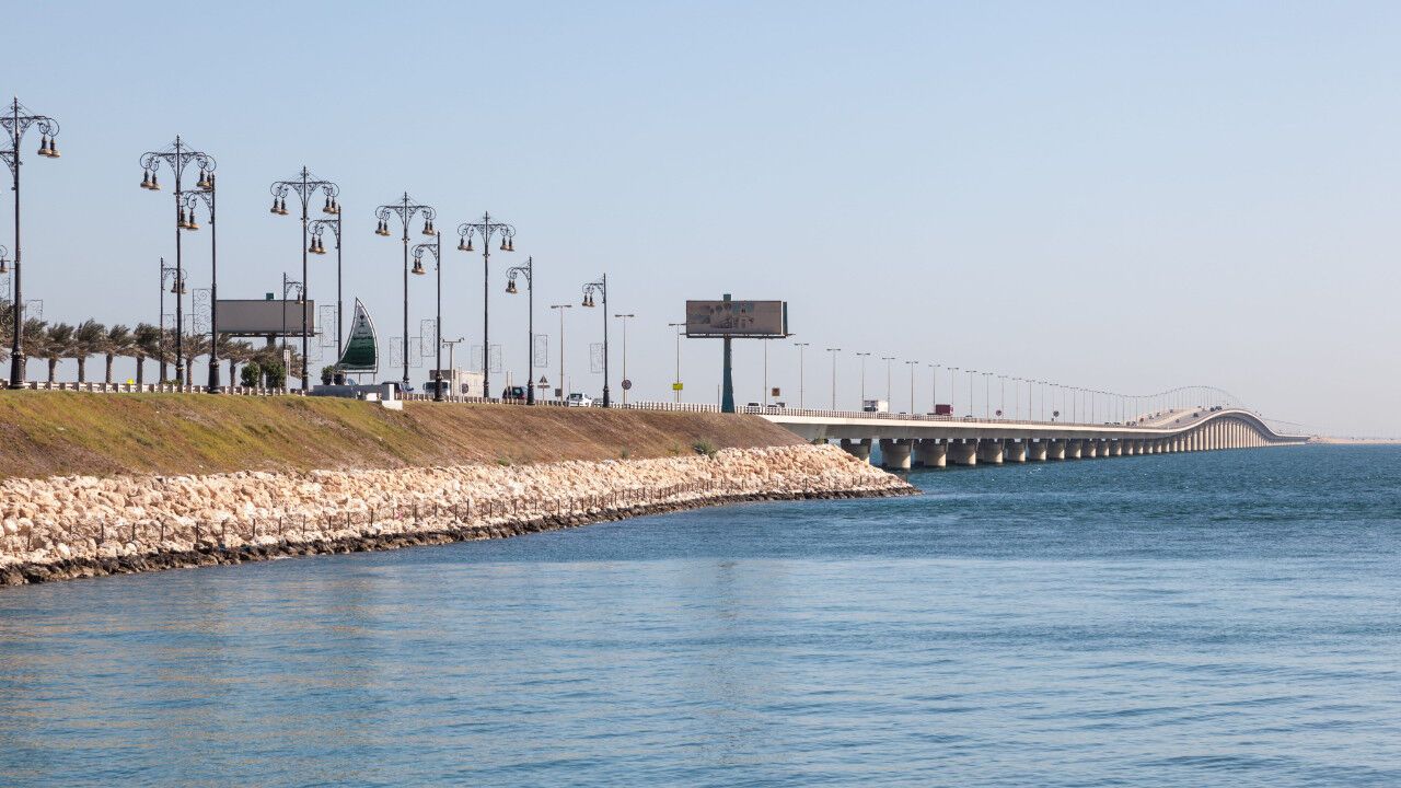 Suudi Arabistan ile Bahreyn’i birbirine bağlayan köprü kapatıldı
