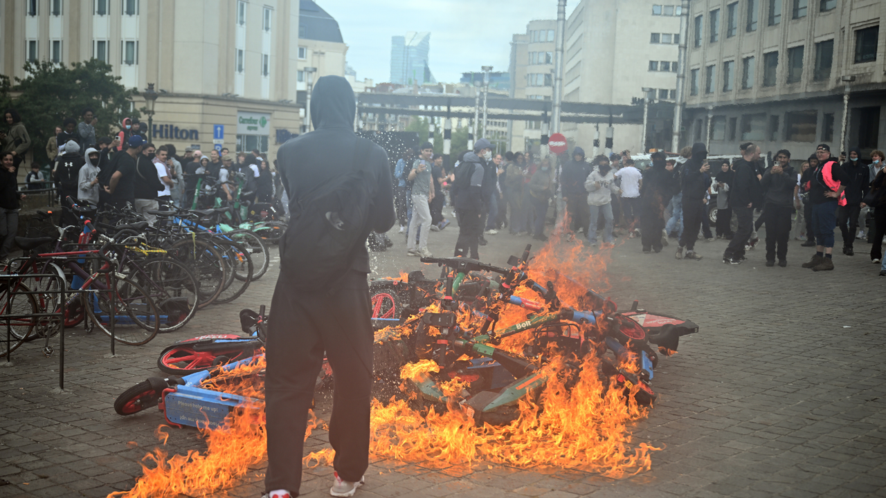 Brüksel'de eğitim kesintileri protesto edildi
