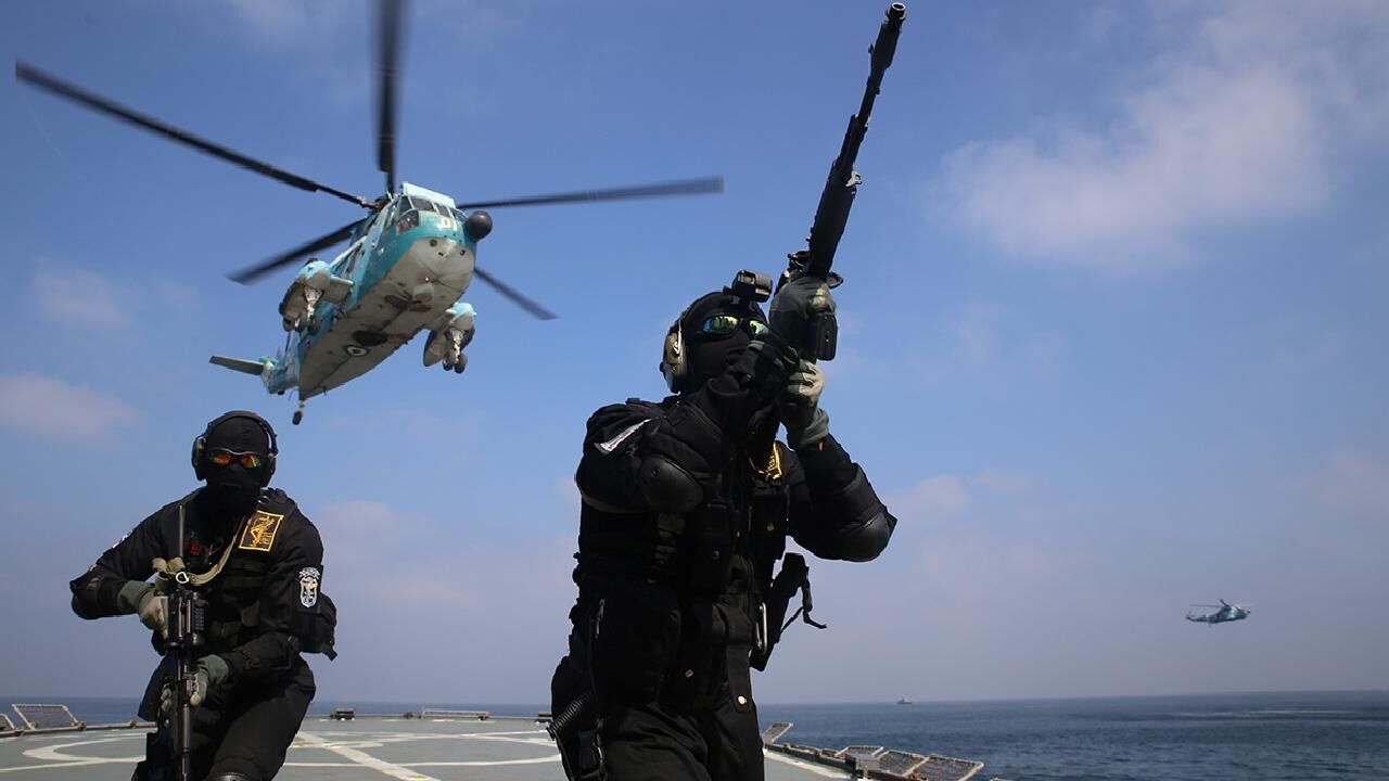 Hürmüz'de helikopter krizi: ABD vurdu, İran misilleme yaptı!