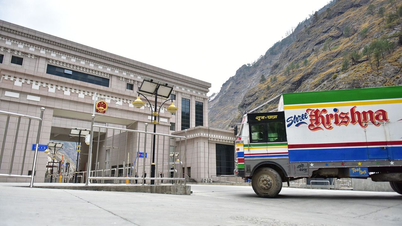 Çin-Nepal sınırında heyelan: Xi’den seferberlik talimatı