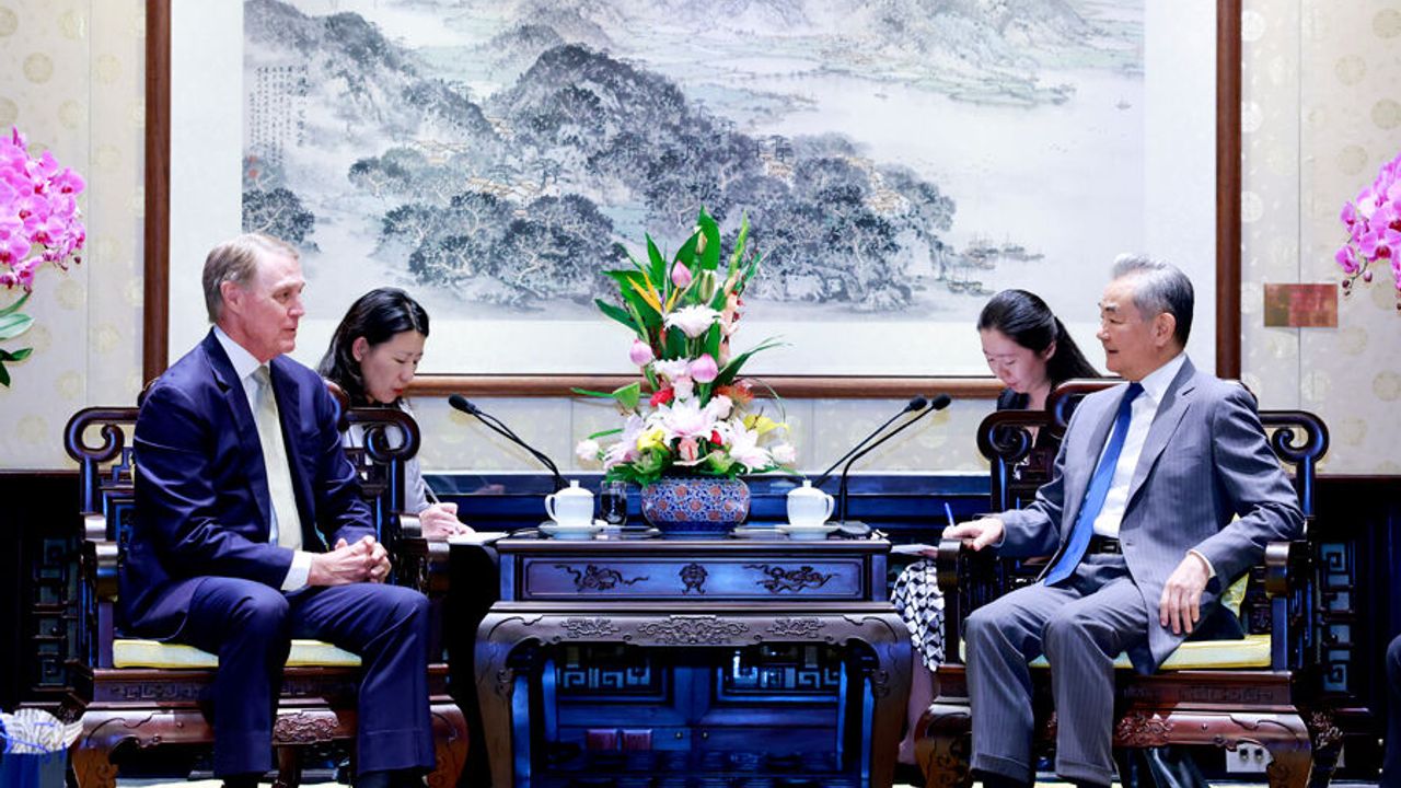 Wang Yi ABD'nin Beijing Büyükelçisi ile görüştü