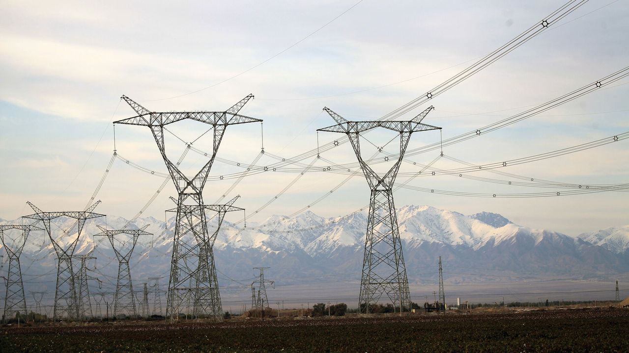 Çin’in en büyük 750 kV elektrik ağı Xinjiang’da kuruldu