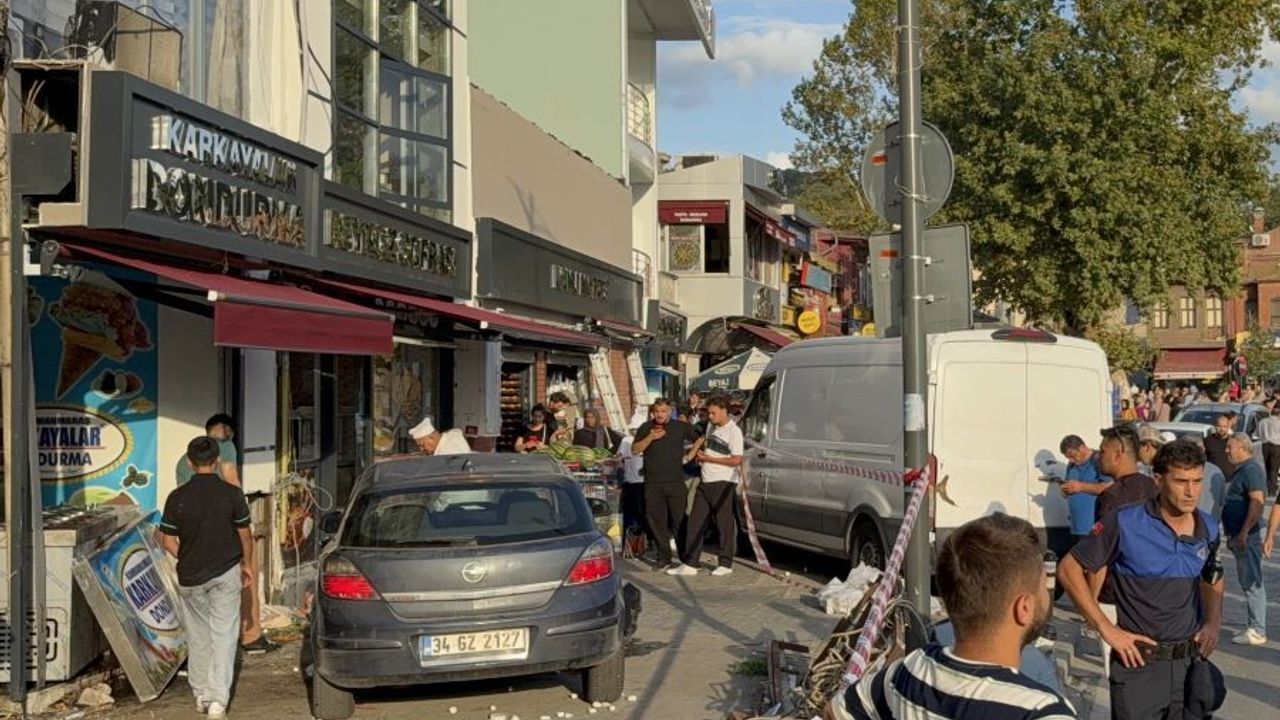 Beykoz'da otomobil kaldırıma çıktı: 6 kişi yaralan…
