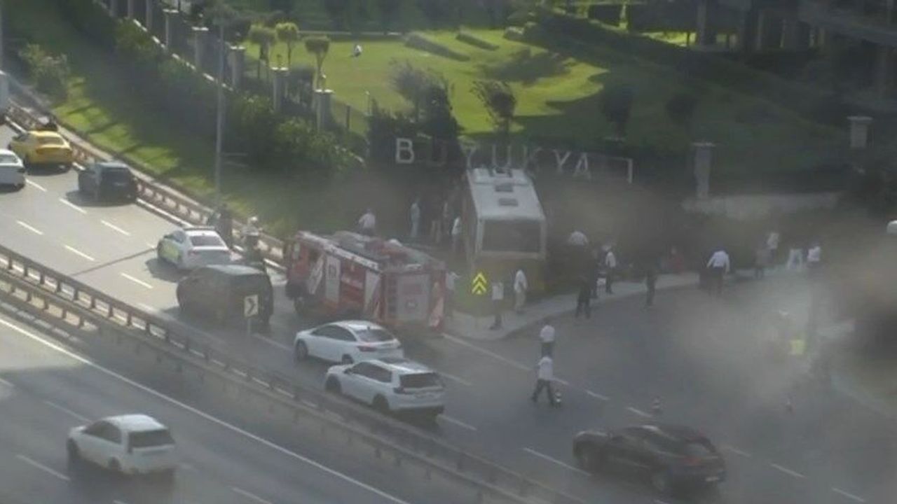 Zeytinburnu’nda İETT otobüsü sitenin duvarına çarptı: Yaralılar var