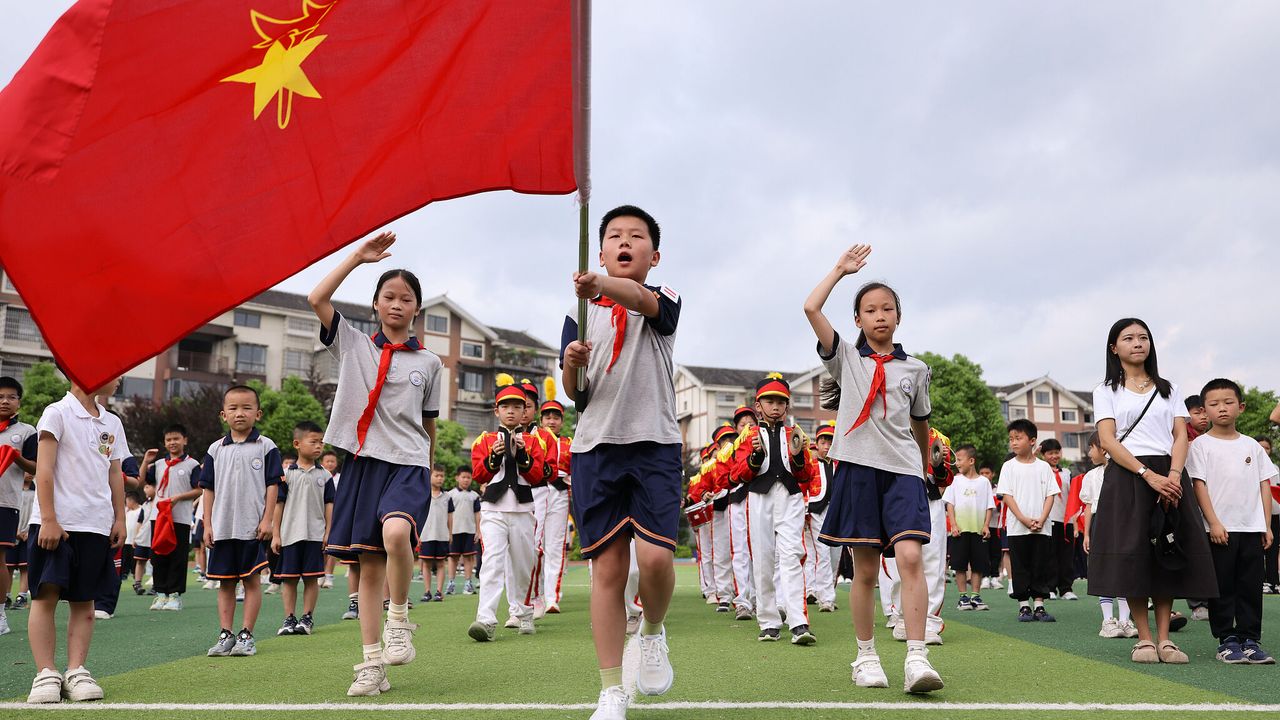 Xi Jinping: “Sosyalist davayı ileri taşıyacak gençler yetiştirilmeli”