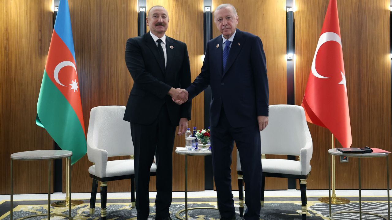 Erdoğan’ın Bişkek temasları: Aliyev ile görüştü