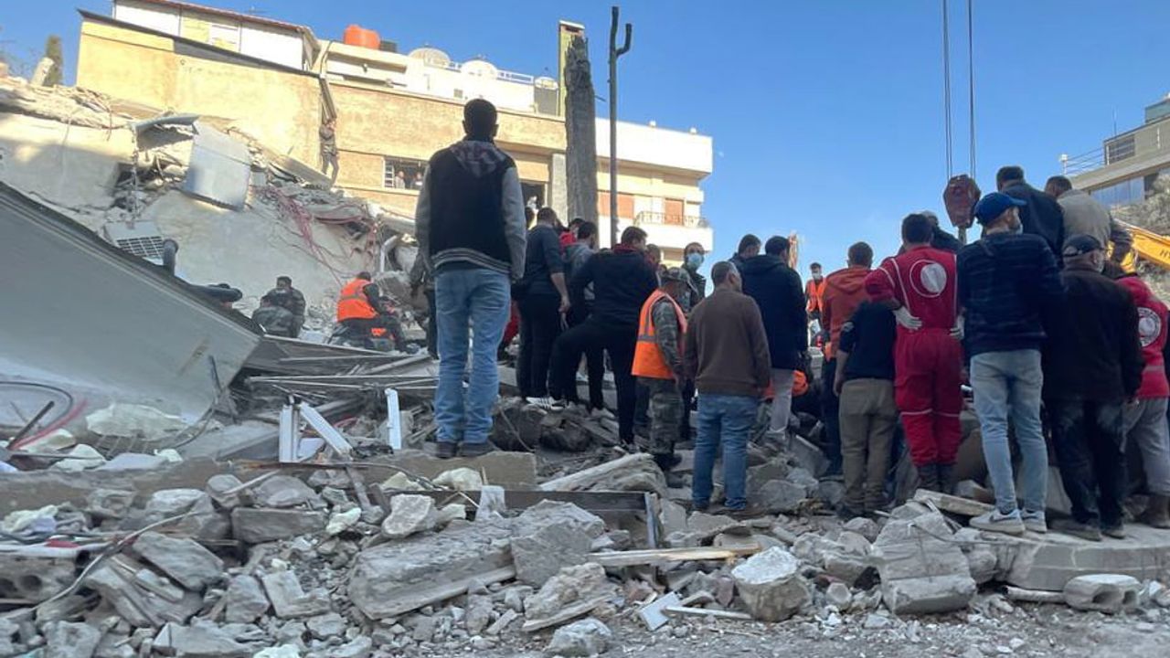 İsrail, Suriye’de İran Devrim Muhafızları Ordusunu hedef aldı: 5 ölü