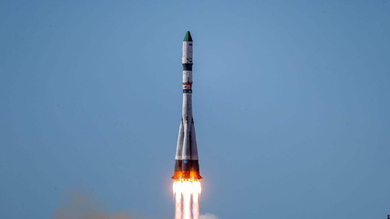 Rusya uzaya insansız kargo aracı gönderdi