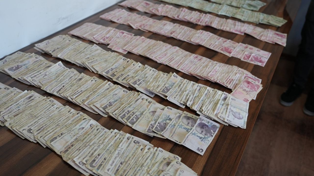 Zabıtanın yakaladığı dilencinin üzerinden 10 bin 765 lira çıktı