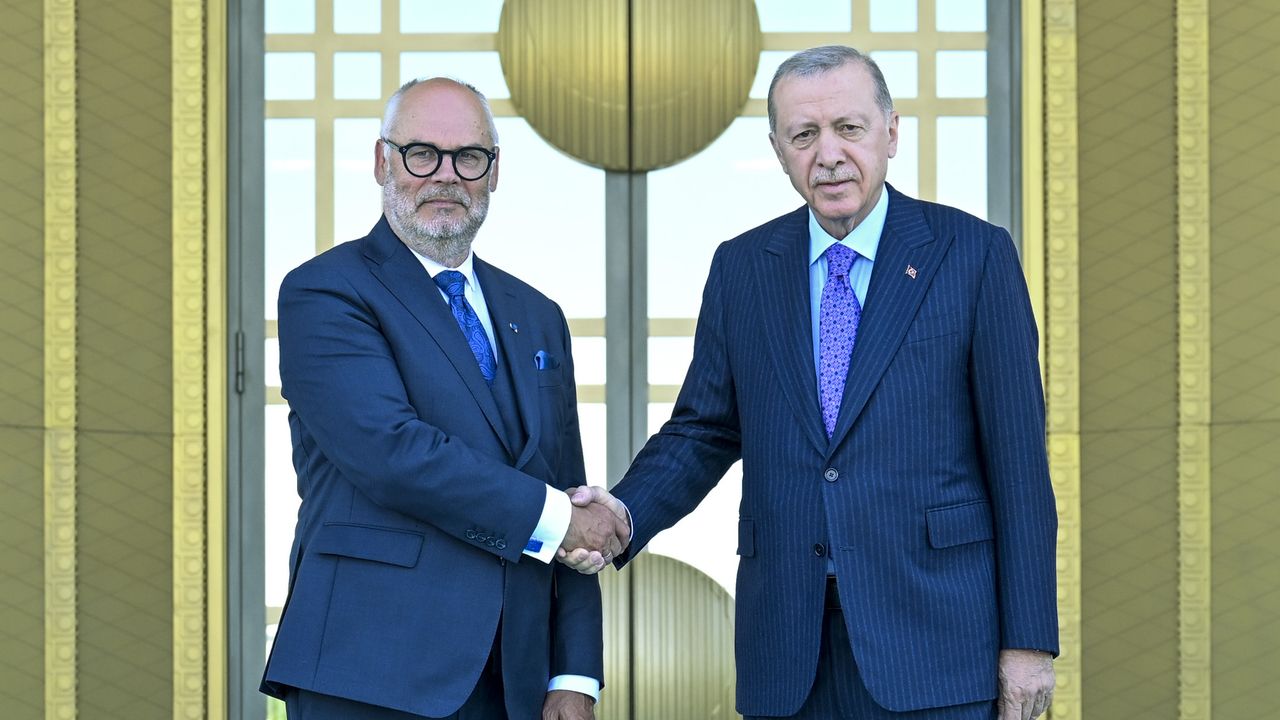 Cumhurbaşkanı Erdoğan, Karis'i resmi törenle karşıladı