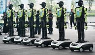 Çin’in ilk robot trafik polisi ekibi görev başında