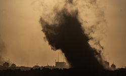 İsrail savaş uçakları gece boyu Gazze'yi bombaladı