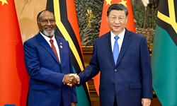 Çin Cumhurbaşkanı Xi Vanuatu Başbakanı Salwai'yi kabul etti