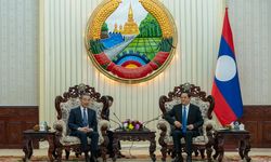 Laos Başbakanı Siphandone, Wang Yi ile bir araya geldi