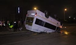 Adana'da otomobil ile minibüs çarpıştı