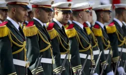Cezayir'de ilk: Askeri personel sivil görevlere atanabilecek