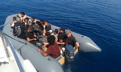 Çanakkale açıklarında 17 düzensiz göçmen yakalandı
